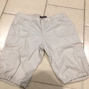 Cream capris